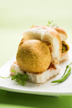 Hint sokak gıda Vada Pav veya Vada Paav veya Vadapav, seçici odak