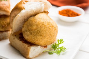 Hint sokak gıda Vada Pav veya Vada Paav veya Vadapav, seçici odak