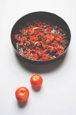 Domates köri veya Sabzi veya sabji veya Hint turşusu, ana yemek için popüler Hint sebze yemek listesi