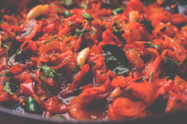 Domates köri veya Sabzi veya sabji veya Hint turşusu, ana yemek için popüler Hint sebze yemek listesi