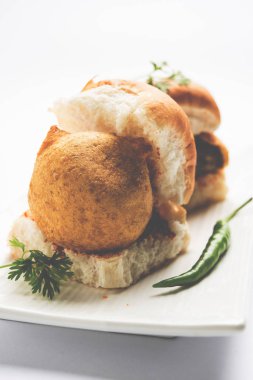 Hint sokak gıda Vada Pav veya Vada Paav veya Vadapav, seçici odak