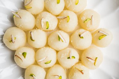 Stok fotoğraf Rasgulla veya sünger Ras Gulla, bu chhena ve irmik hamur, hafif şurubu şeker yapılmış pişmiş köfte şeklinde top yapılır.