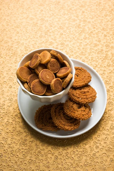 bakarvadi ve chakli veya murukku, popüler Hint çay zamanı snack festivaller veya diwali sırasında özellikle yapılan stok fotoğraf 
