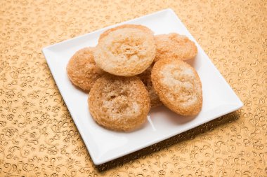 Anarsa özgün bir Maharashtrian tatlısıdır. Özellikle Diwali bayram mevsiminde yapılır..