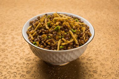 Dalmoth Namkeen veya Masoor Dal chivda