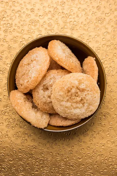 Anarsa özgün bir Maharashtrian tatlısıdır. Özellikle Diwali bayram mevsiminde yapılır..