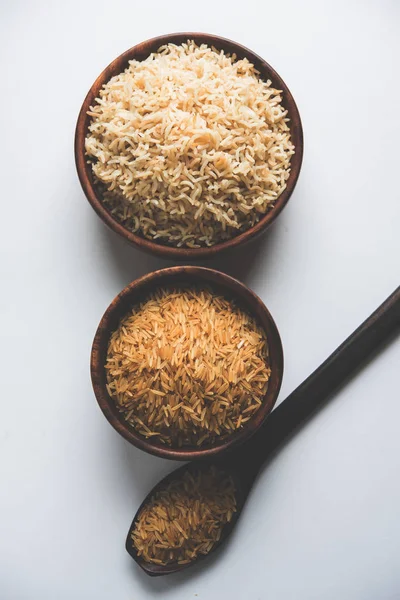 stock image Stock photo of Indian brown wholegrain basmati cooked rice and raw rice, served in a bowl. selective focus