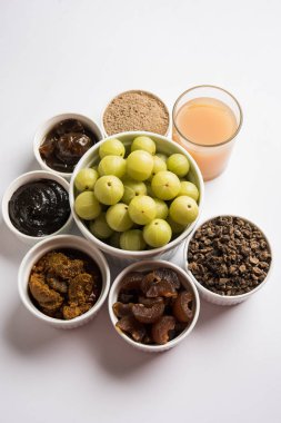 Turşu, seçici odak chyawanprash veya chyavanprash, suyu, Amla supari veya ağız freshner, toz, sulu veya kurutulmuş tatlı murabba veya muramba, gibi ürünleri Amla/Avla/Aavla ve stok fotoğraf gereğidir