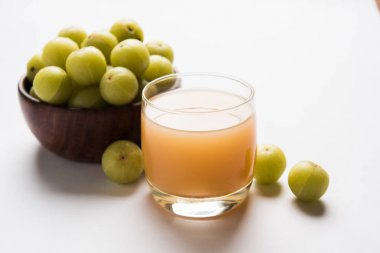 Hint taze bektaşi üzümü suyu veya Amla suyu (Phyllanthus emblica), stok fotoğraf seçici odak