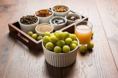 Turşu, seçici odak chyawanprash veya chyavanprash, suyu, Amla supari veya ağız freshner, toz, sulu veya kurutulmuş tatlı murabba veya muramba, gibi ürünleri Amla/Avla/Aavla ve stok fotoğraf gereğidir