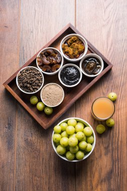 Turşu, seçici odak chyawanprash veya chyavanprash, suyu, Amla supari veya ağız freshner, toz, sulu veya kurutulmuş tatlı murabba veya muramba, gibi ürünleri Amla/Avla/Aavla ve stok fotoğraf gereğidir