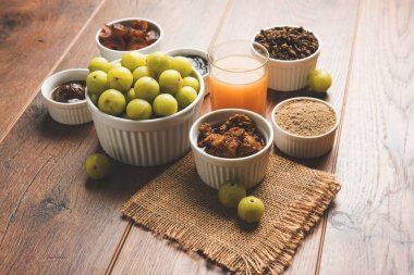 Turşu, seçici odak chyawanprash veya chyavanprash, suyu, Amla supari veya ağız freshner, toz, sulu veya kurutulmuş tatlı murabba veya muramba, gibi ürünleri Amla/Avla/Aavla ve stok fotoğraf gereğidir