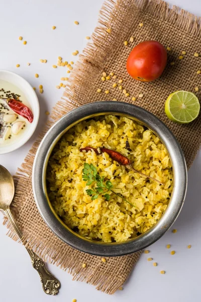 Moong dal khichdi, prato nacional indiano ou comida, foco seletivo — Fotografia de Stock