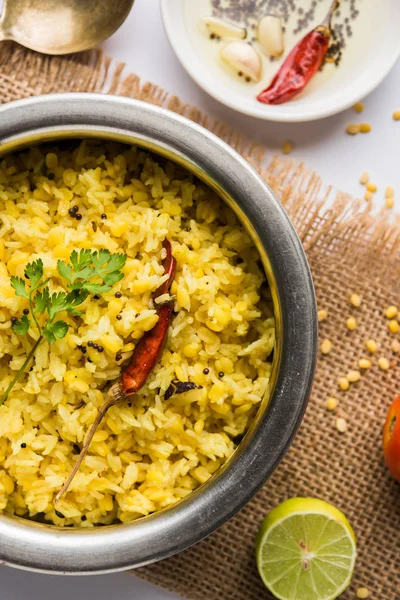 Moong dal khichdi, prato nacional indiano ou comida, foco seletivo — Fotografia de Stock