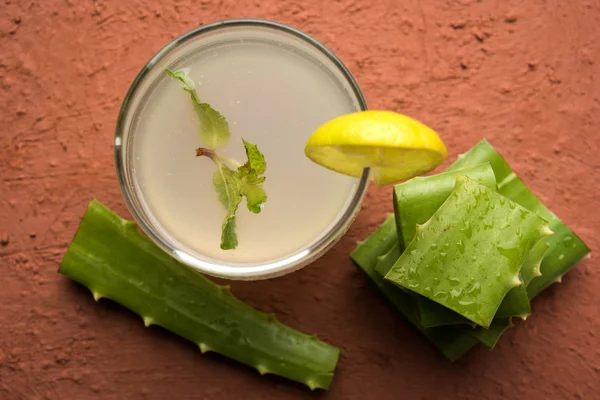Aloe vera šťáva, gel, hydratační krém, mýdlo a prášek prášek — Stock fotografie