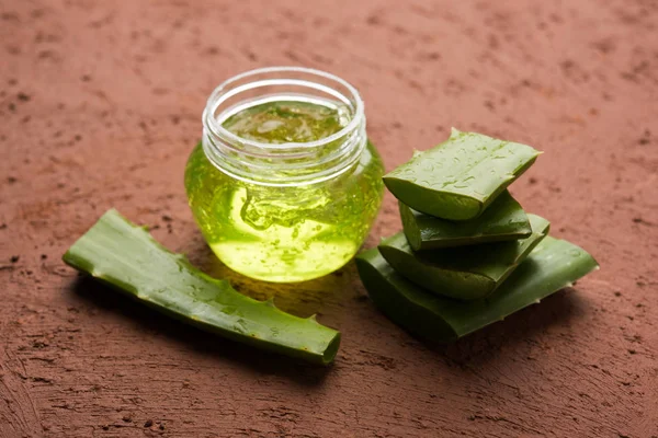 Aloe vera jus, gel, krim pelembab, sabun dan bubuk mesiu — Stok Foto