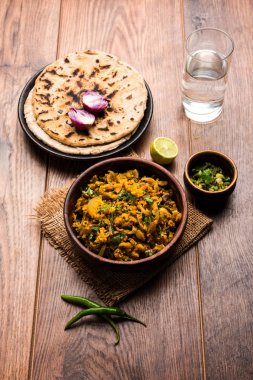 Zunka Bhakar Pithla veya pitla, Hindistan'dan popüler vejeteryan tarifi