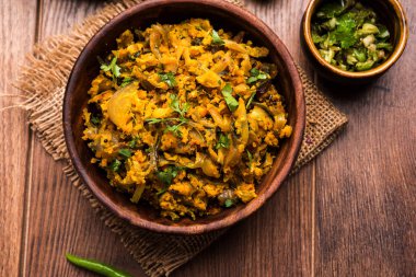 Zunka Bhakar Pithla veya pitla, Hindistan'dan popüler vejeteryan tarifi