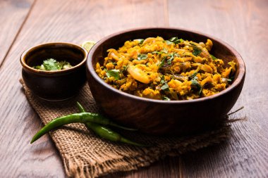 Zunka Bhakar Pithla veya pitla, Hindistan'dan popüler vejeteryan tarifi