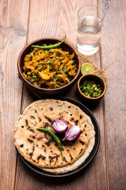 Zunka Bhakar Pithla veya pitla, Hindistan'dan popüler vejeteryan tarifi