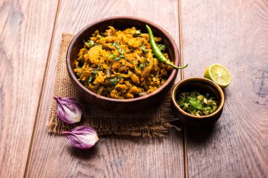 Zunka Bhakar Pithla veya pitla, Hindistan'dan popüler vejeteryan tarifi