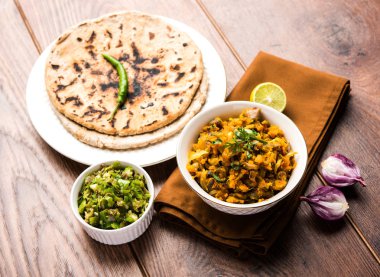 Zunka Bhakar Pithla veya pitla, Hindistan'dan popüler vejeteryan tarifi