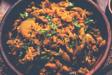 Zunka Bhakar Pithla veya pitla, Hindistan'dan popüler vejeteryan tarifi