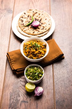 Zunka Bhakar Pithla veya pitla, Hindistan'dan popüler vejeteryan tarifi