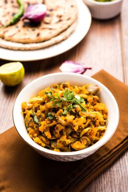 Zunka Bhakar Pithla veya pitla, Hindistan'dan popüler vejeteryan tarifi