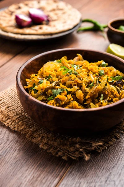 Zunka Bhakar Pithla veya pitla, Hindistan'dan popüler vejeteryan tarifi