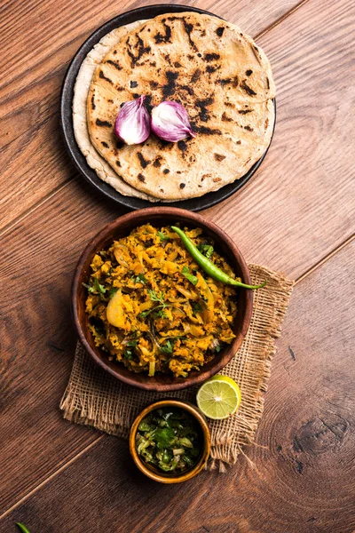 Zunka Bhakar Pithla veya pitla, Hindistan'dan popüler vejeteryan tarifi