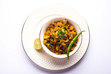 Zunka Bhakar Pithla veya pitla, Hindistan'dan popüler vejeteryan tarifi