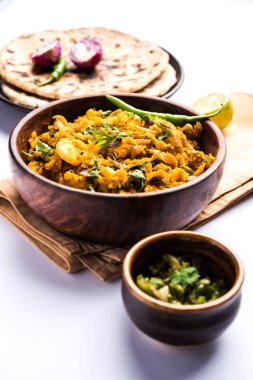 Zunka Bhakar Pithla veya pitla, Hindistan'dan popüler vejeteryan tarifi