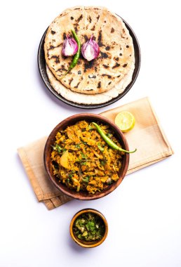 Zunka Bhakar Pithla veya pitla, Hindistan'dan popüler vejeteryan tarifi