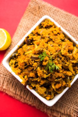 Zunka Bhakar Pithla veya pitla, Hindistan'dan popüler vejeteryan tarifi