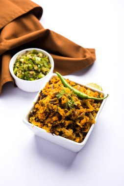 Zunka Bhakar Pithla veya pitla, Hindistan'dan popüler vejeteryan tarifi