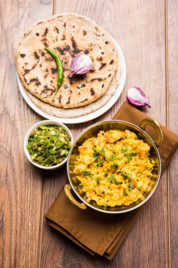 Zunka Bhakar Pithla veya pitla, Hindistan'dan popüler vejeteryan tarifi