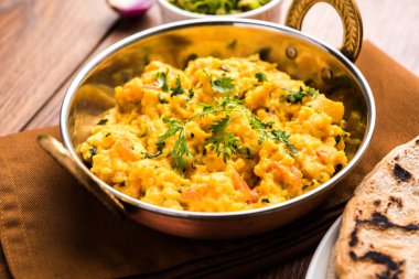 Zunka Bhakar Pithla veya pitla, Hindistan'dan popüler vejeteryan tarifi