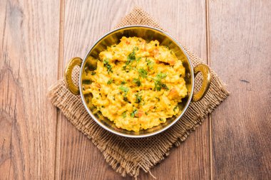 Zunka Bhakar Pithla veya pitla, Hindistan'dan popüler vejeteryan tarifi