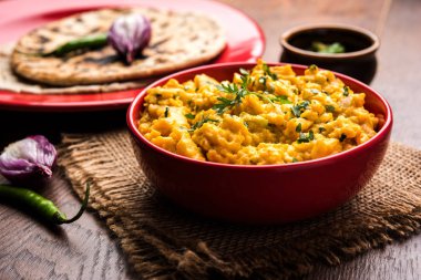 Zunka Bhakar Pithla veya pitla, Hindistan'dan popüler vejeteryan tarifi