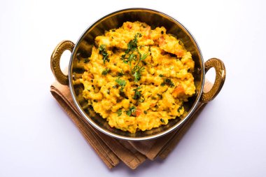 Zunka Bhakar Pithla veya pitla, Hindistan'dan popüler vejeteryan tarifi