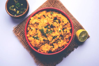 Zunka Bhakar Pithla veya pitla, Hindistan'dan popüler vejeteryan tarifi