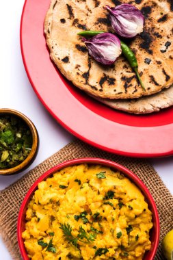 Zunka Bhakar Pithla veya pitla, Hindistan'dan popüler vejeteryan tarifi