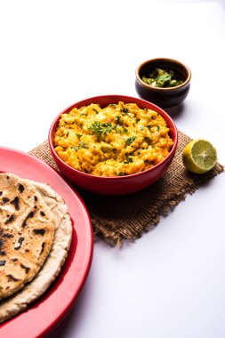 Zunka Bhakar Pithla veya pitla, Hindistan'dan popüler vejeteryan tarifi