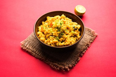 Zunka Bhakar Pithla veya pitla, Hindistan'dan popüler vejeteryan tarifi