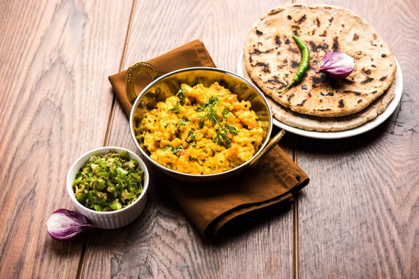 Zunka Bhakar Pithla veya pitla, Hindistan'dan popüler vejeteryan tarifi