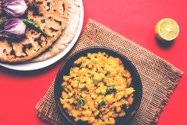 Zunka Bhakar Pithla veya pitla, Hindistan'dan popüler vejeteryan tarifi