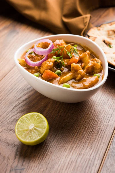 Aloo Gobi Matar Jest Słynne Curry Indyjskie Danie Ziemniaków Kalafiora — Zdjęcie stockowe