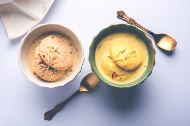 RAS malai veya Rasmalai veya rossomalai Jaggery veya gür ve şeker kullanılarak yapılan Hindistan tatlı yiyecek var. Bir kabuk olmadan zengin bir peynirli kekim