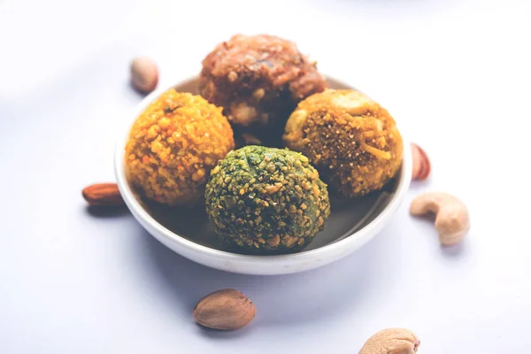 Dates oatmeal balls / No cook energy bites / saffron, pistachio, gum, cashew and other dry fruit laddu including dink or dinkache ladoo or edible gum ladu